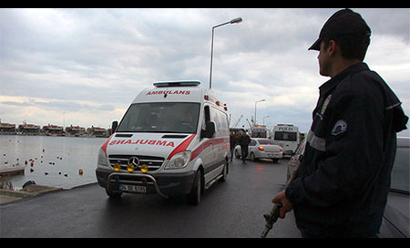 Mueren dos guardias por explosión de una bomba en Turquía